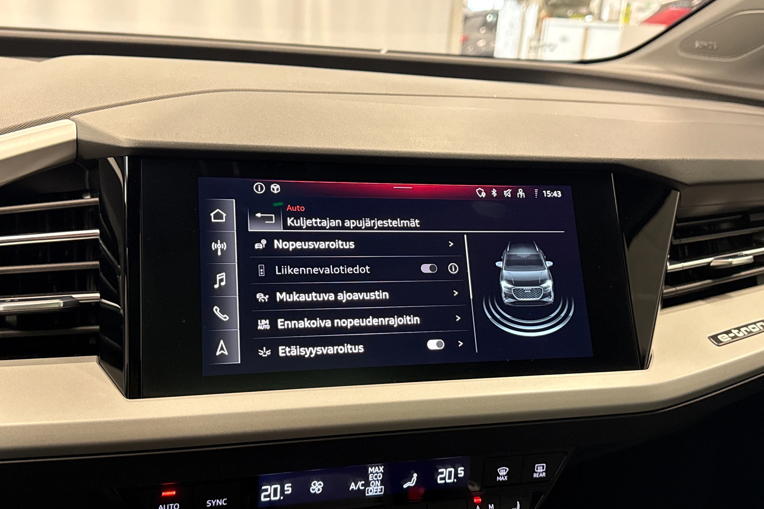 harmaa Audi Q4 e-tron 2023 kuva 18.