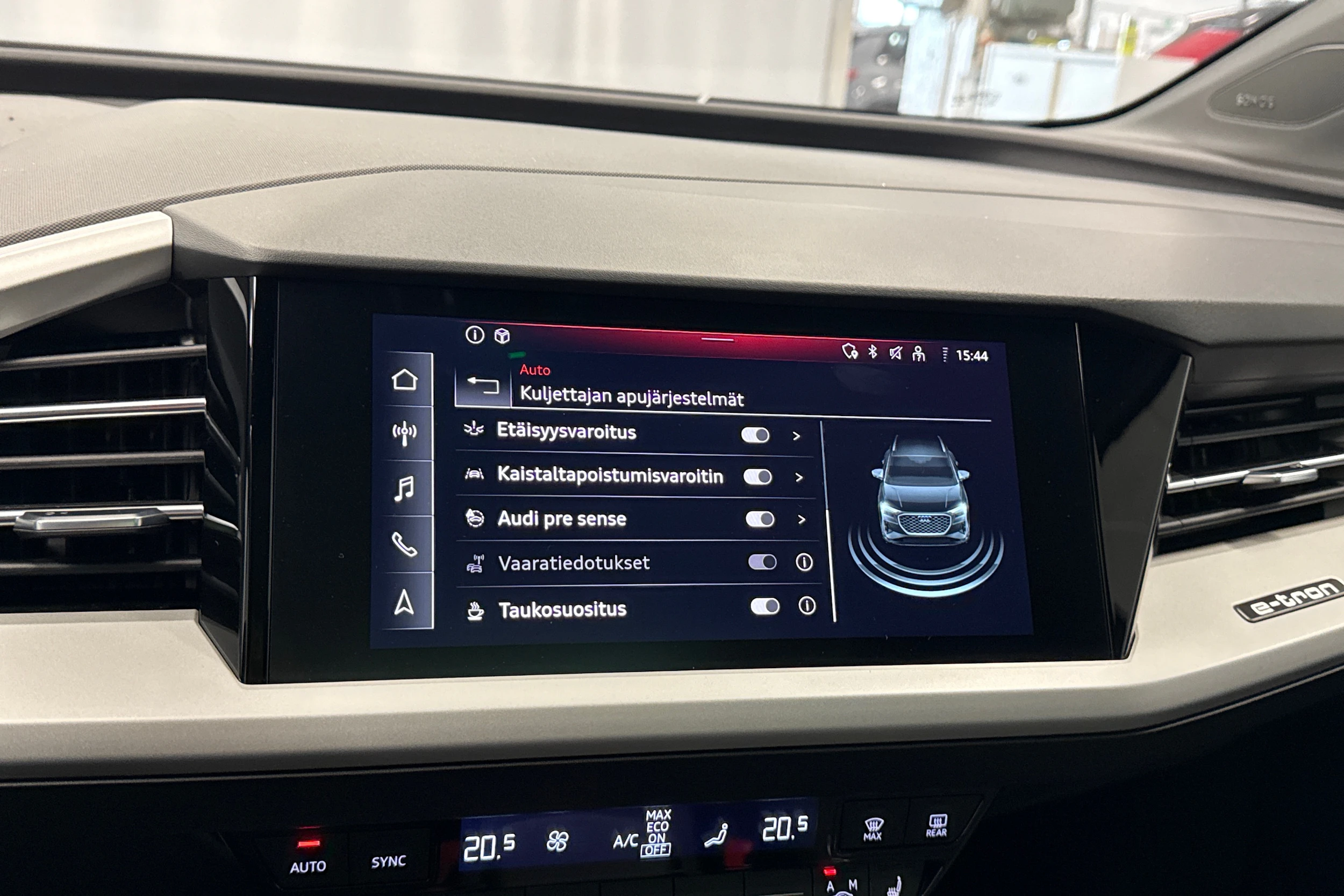 harmaa Audi Q4 e-tron 2023 kuva 19.