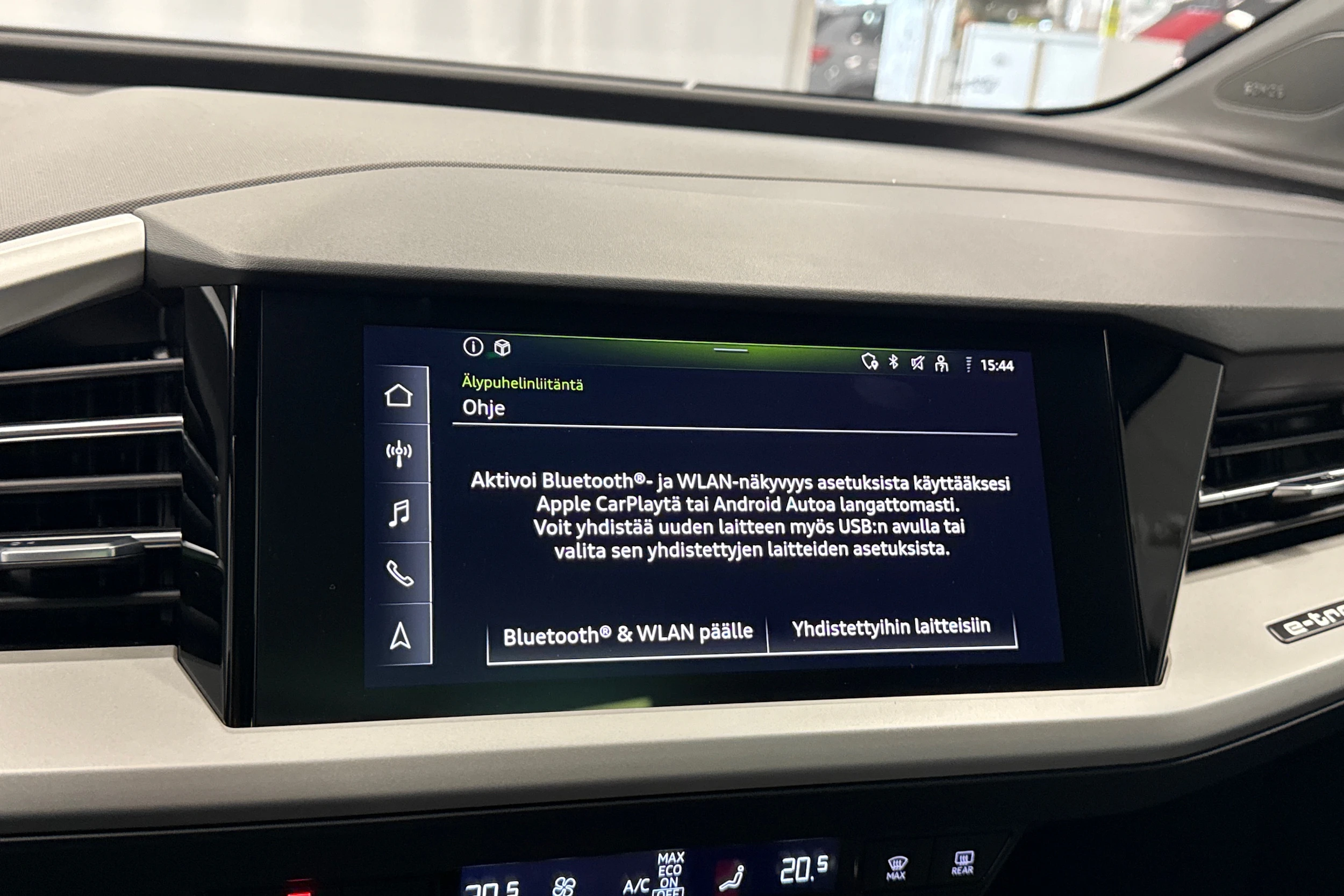 harmaa Audi Q4 e-tron 2023 kuva 20.