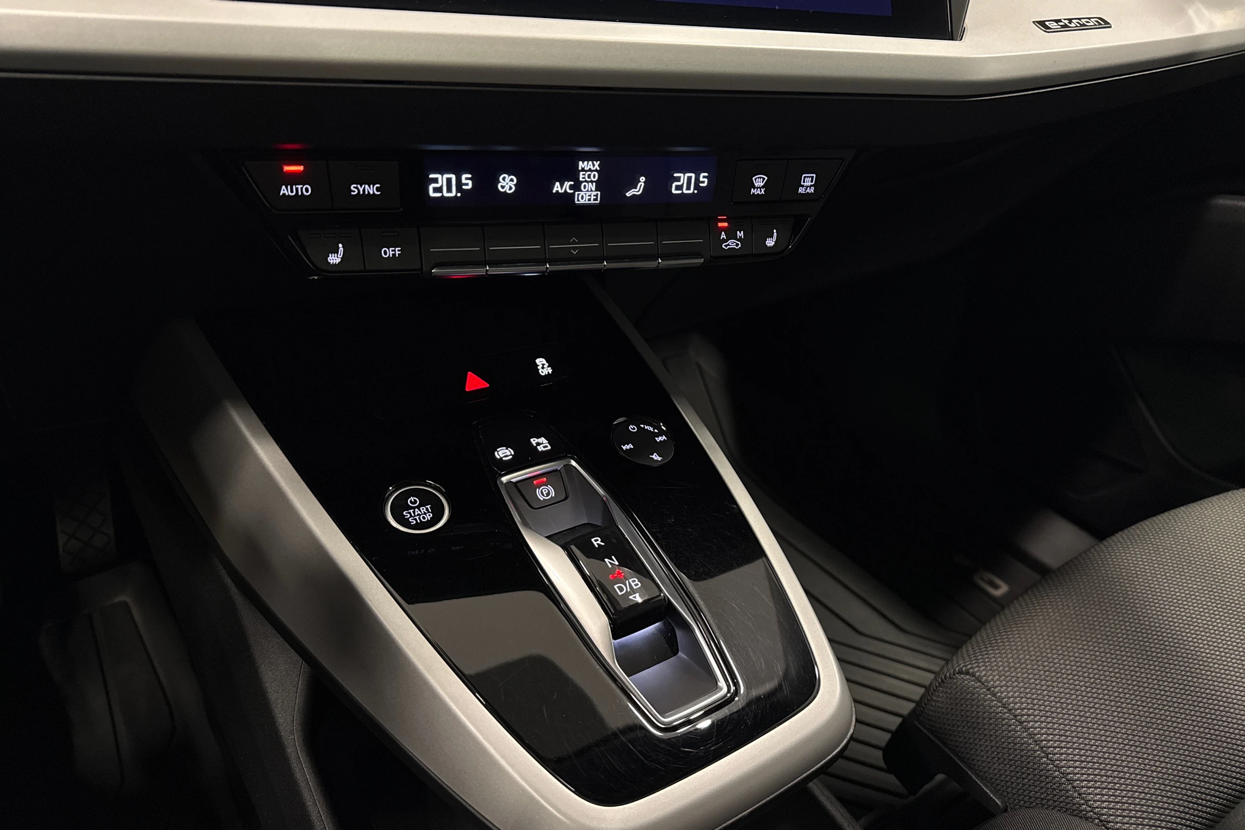 harmaa Audi Q4 e-tron 2023 kuva 21.