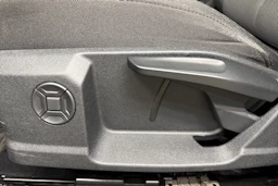 harmaa Audi Q4 e-tron 2023 kuva 24.