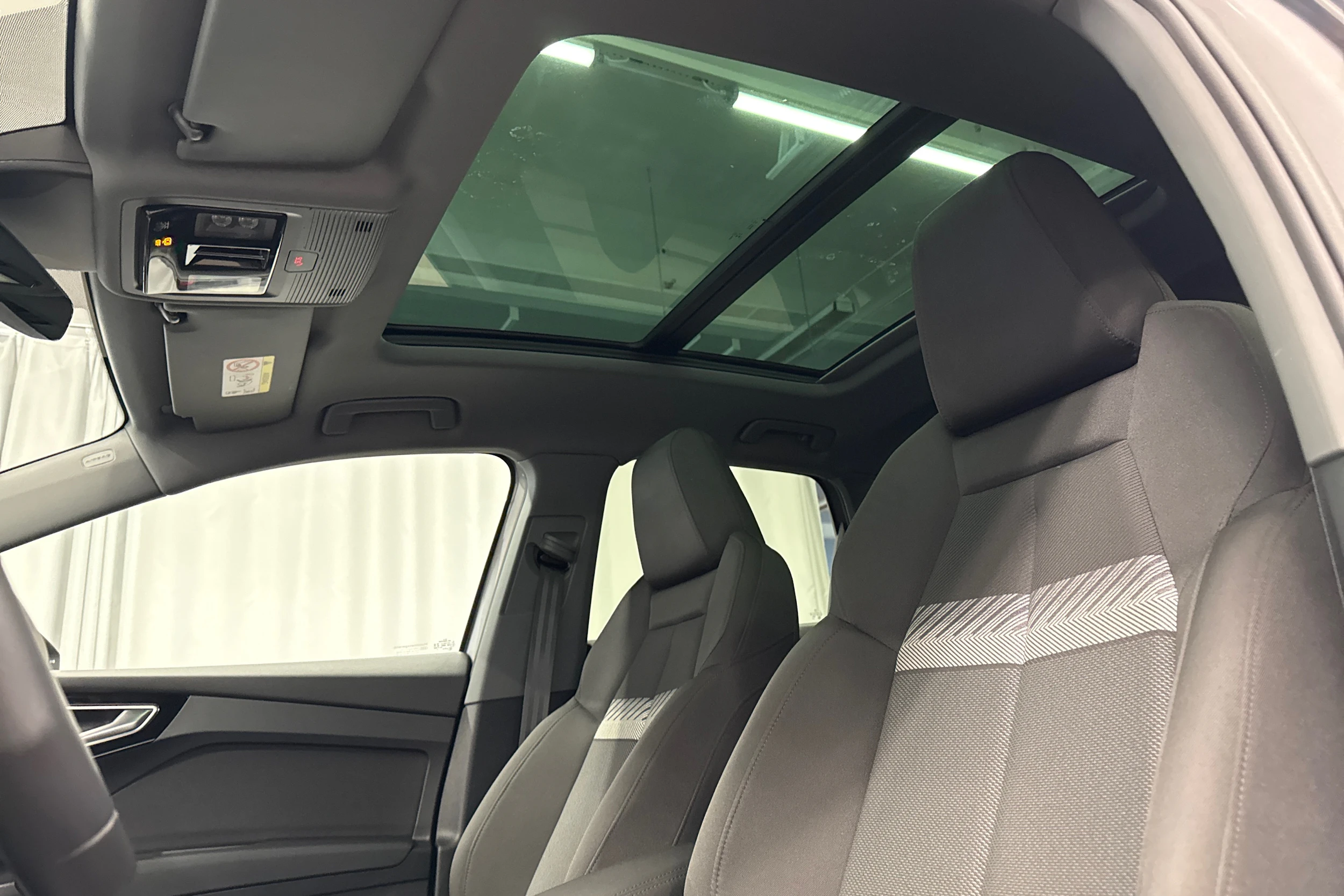 harmaa Audi Q4 e-tron 2023 kuva 25.