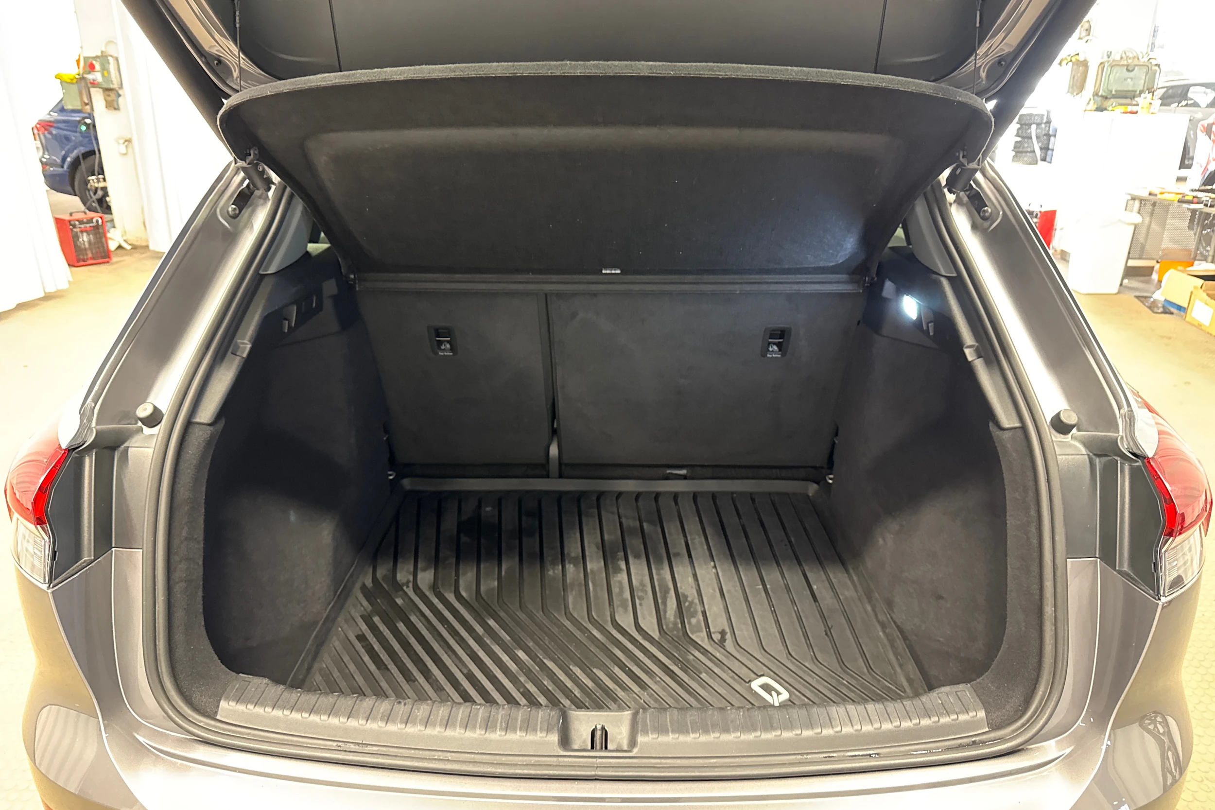 harmaa Audi Q4 e-tron 2023 kuva 26.