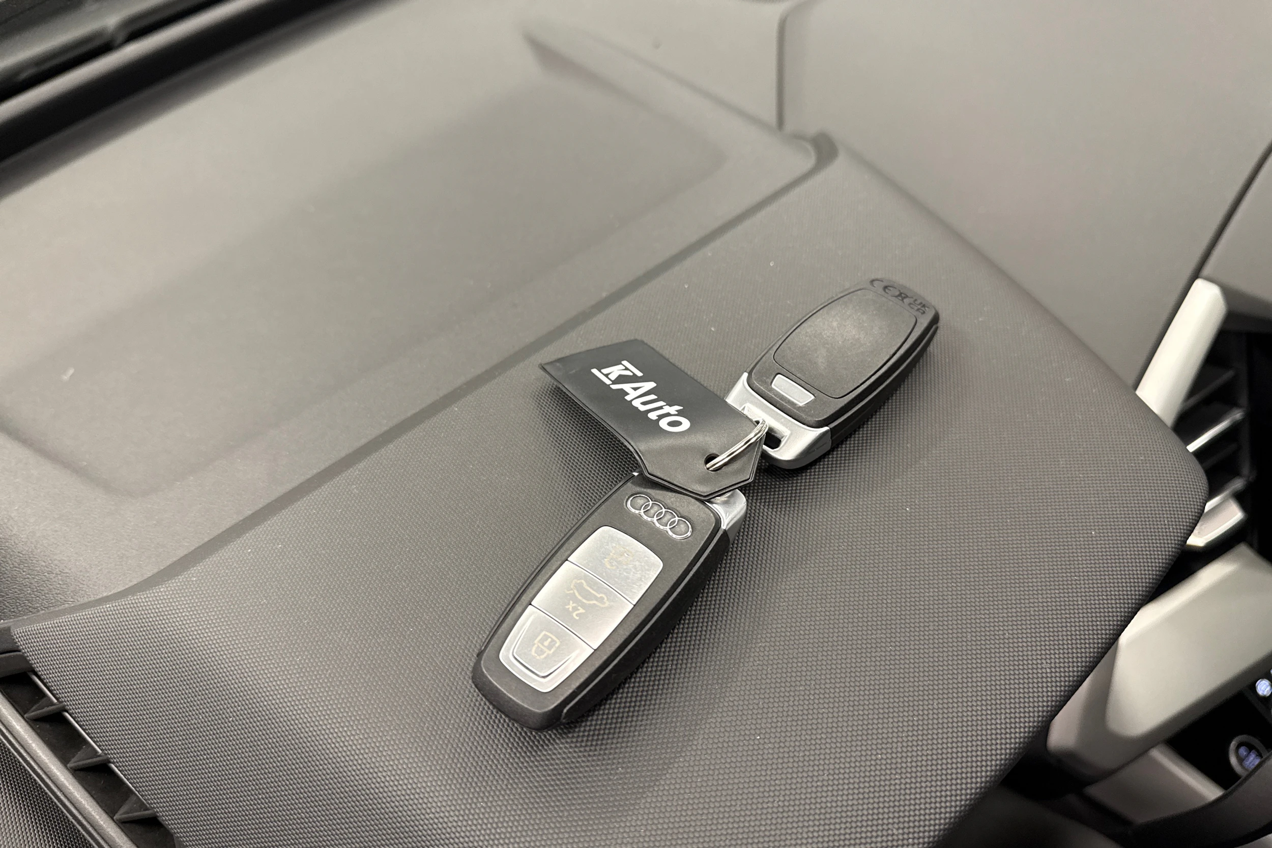 harmaa Audi Q4 e-tron 2023 kuva 28.