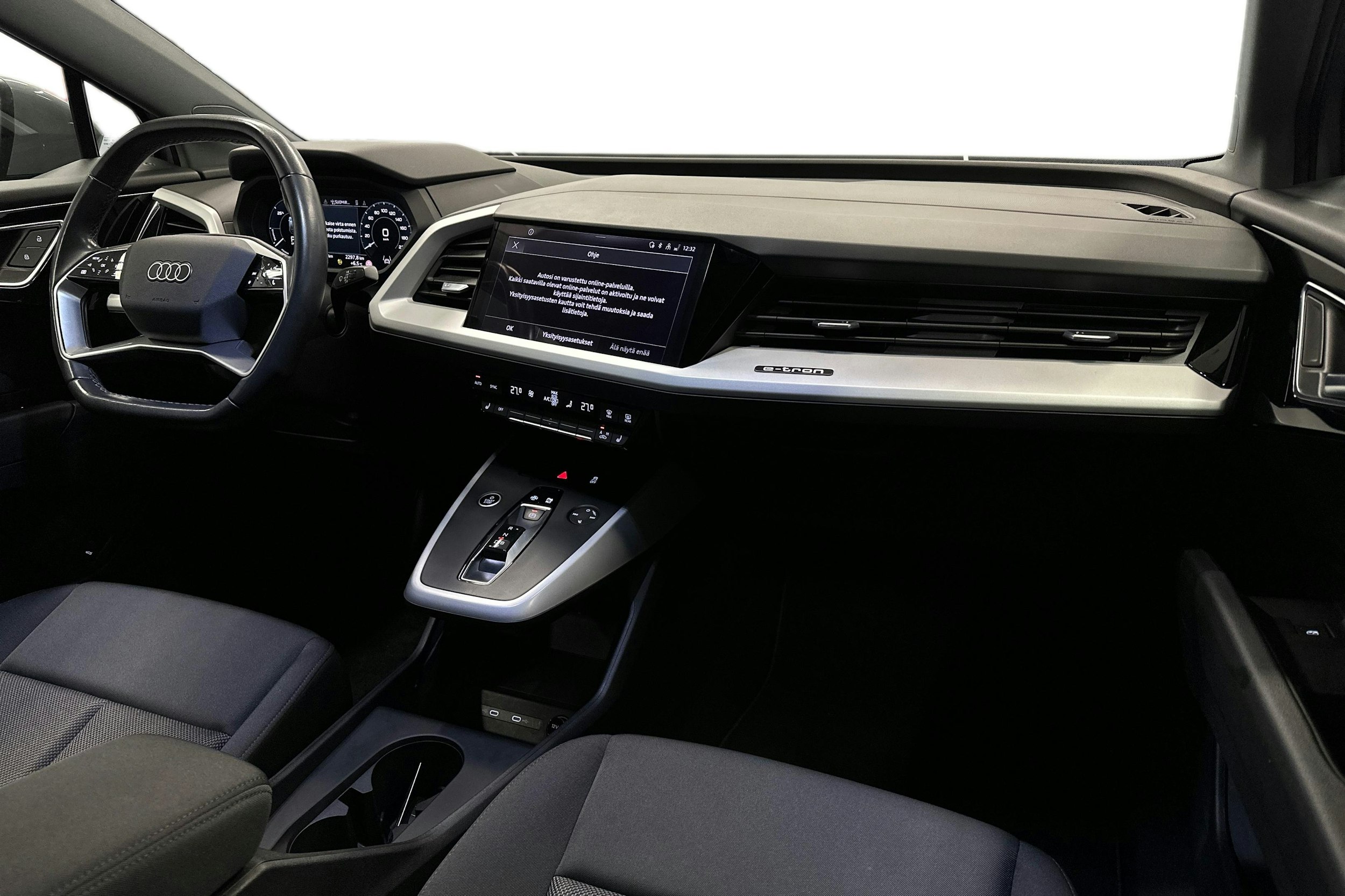 harmaa Audi Q4 e-tron 2023 kuva 9.