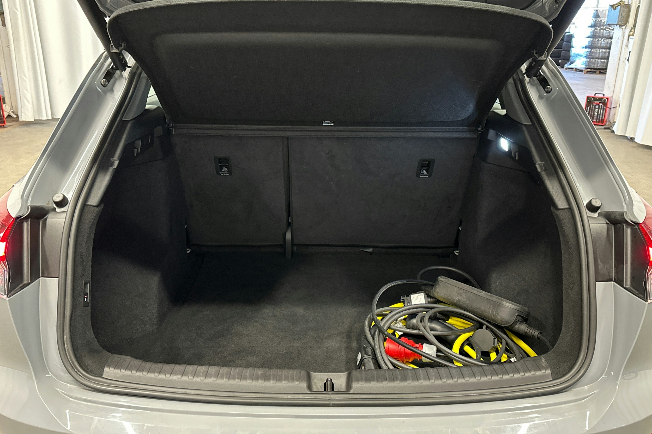 harmaa Audi Q4 e-tron 2023 kuva 14.