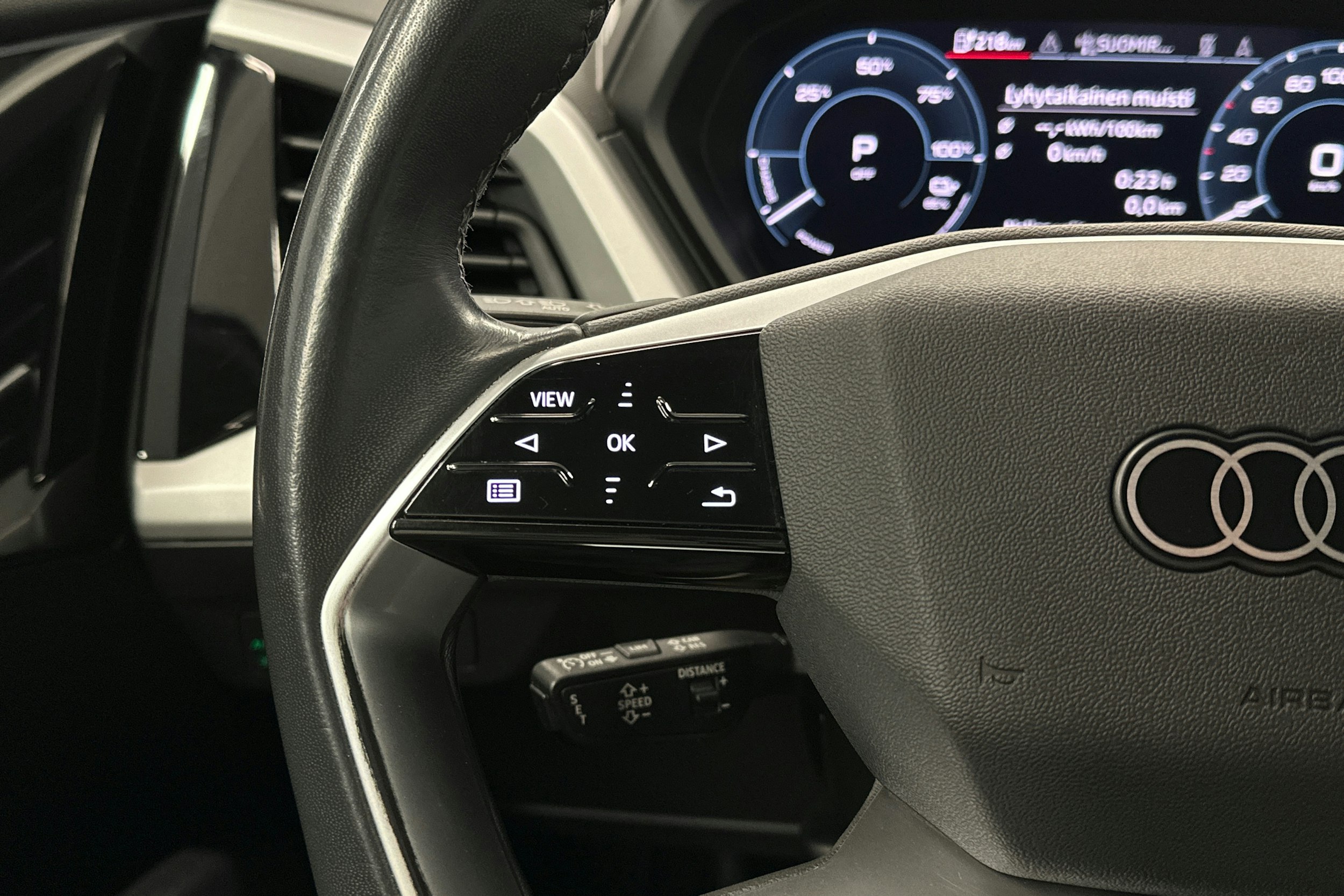 harmaa Audi Q4 e-tron 2023 kuva 19.