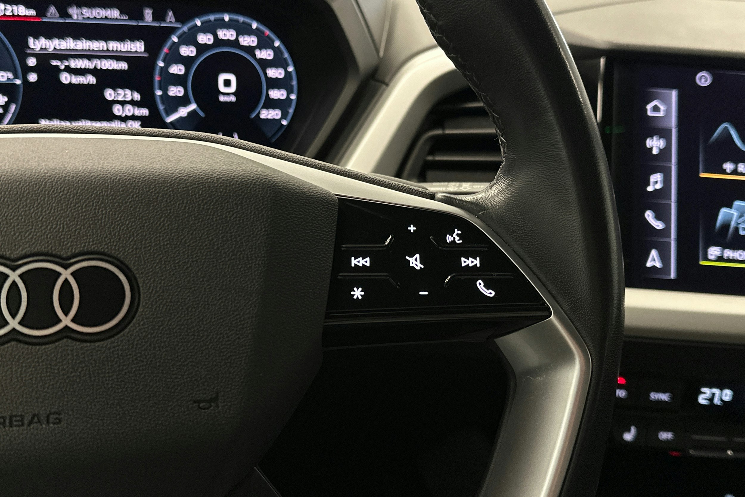 harmaa Audi Q4 e-tron 2023 kuva 20.