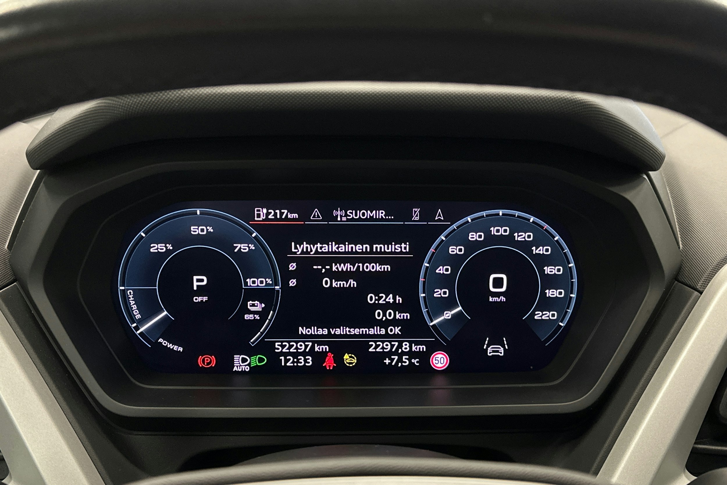 harmaa Audi Q4 e-tron 2023 kuva 23.