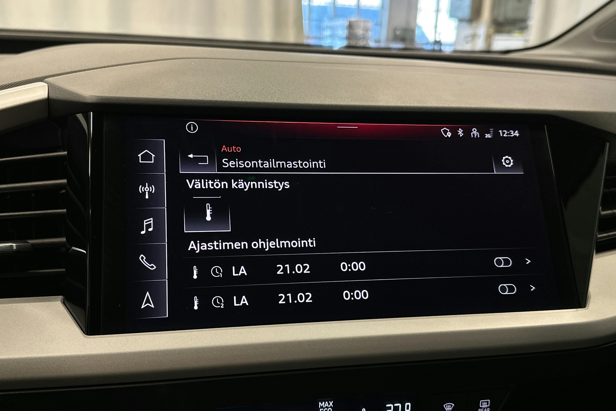 harmaa Audi Q4 e-tron 2023 kuva 28.