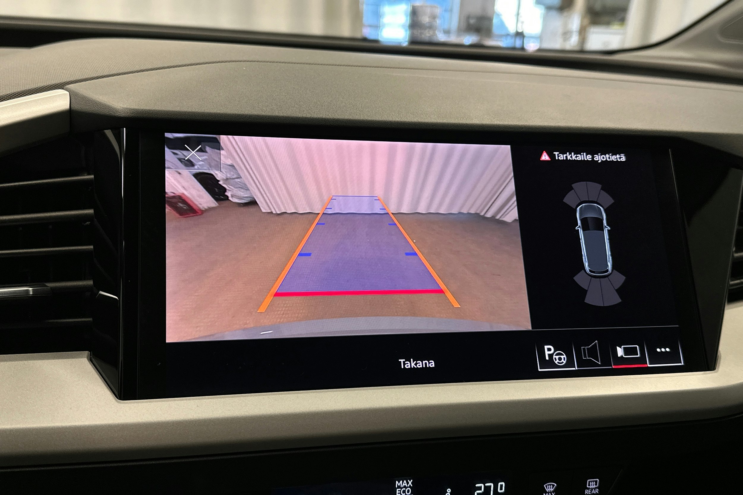 harmaa Audi Q4 e-tron 2023 kuva 30.