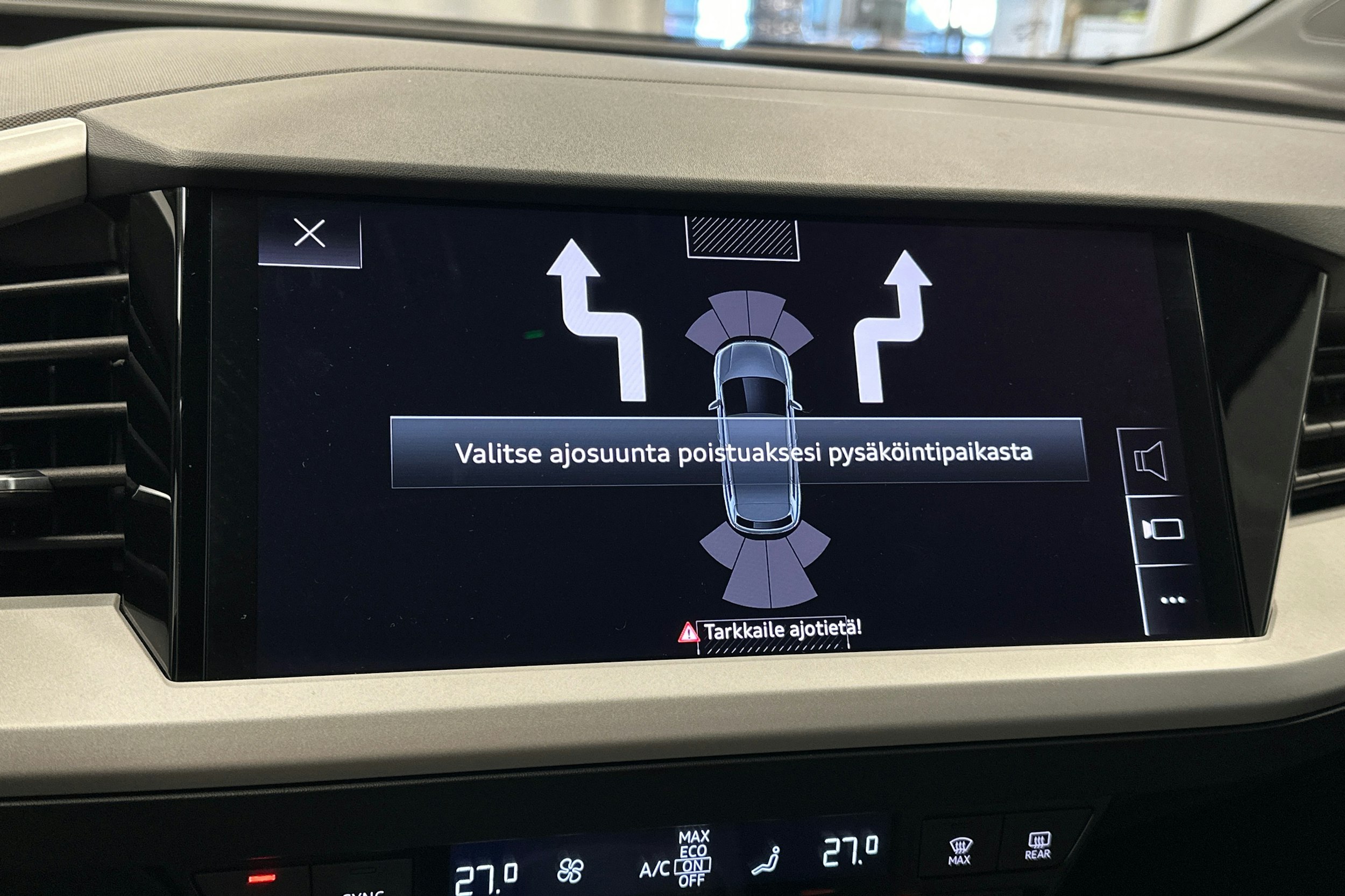 harmaa Audi Q4 e-tron 2023 kuva 31.