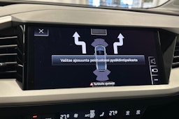 harmaa Audi Q4 e-tron 2023 kuva 31.