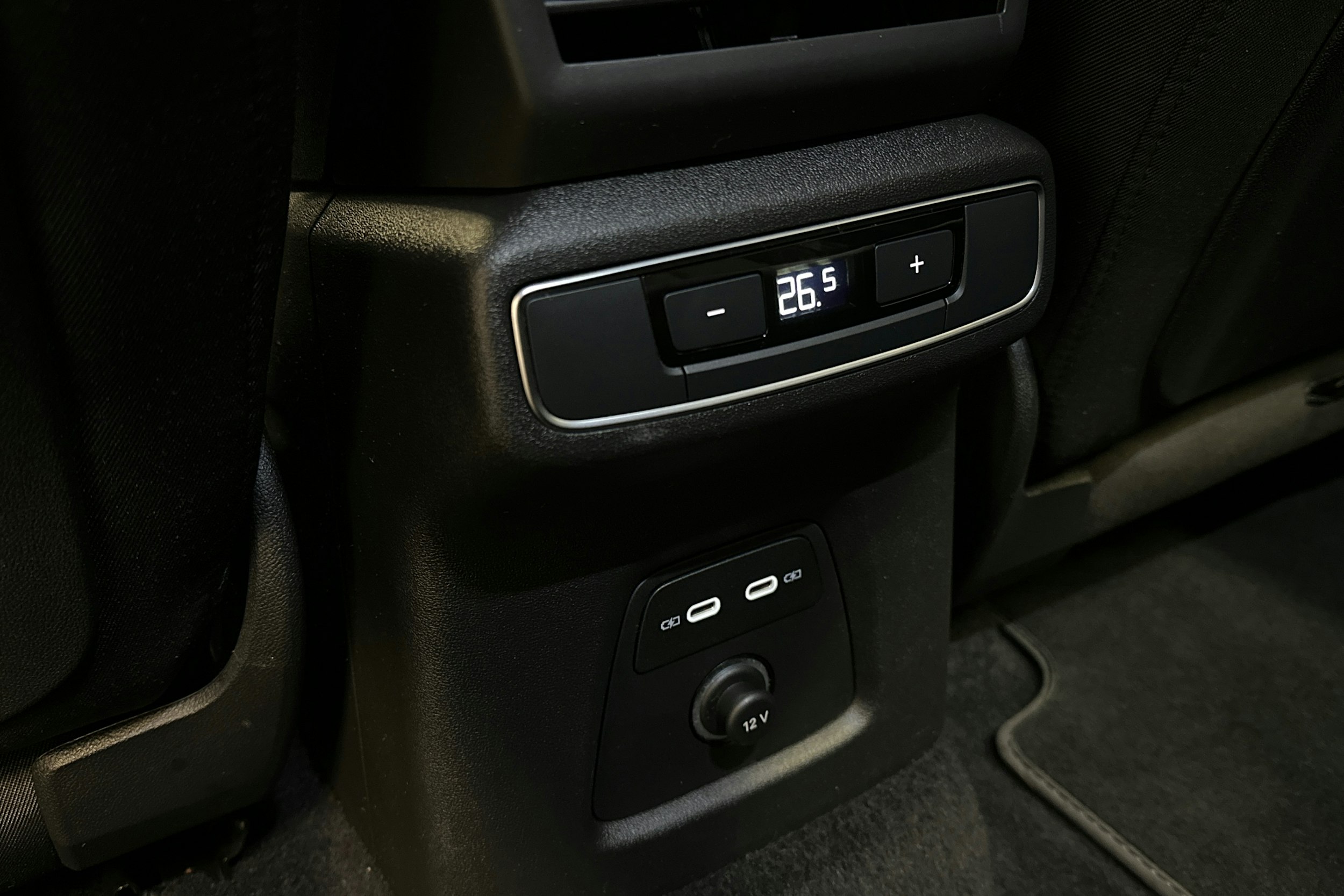 harmaa Audi Q4 e-tron 2023 kuva 33.