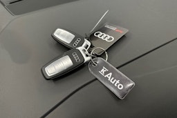 harmaa Audi Q4 e-tron 2023 kuva 35.