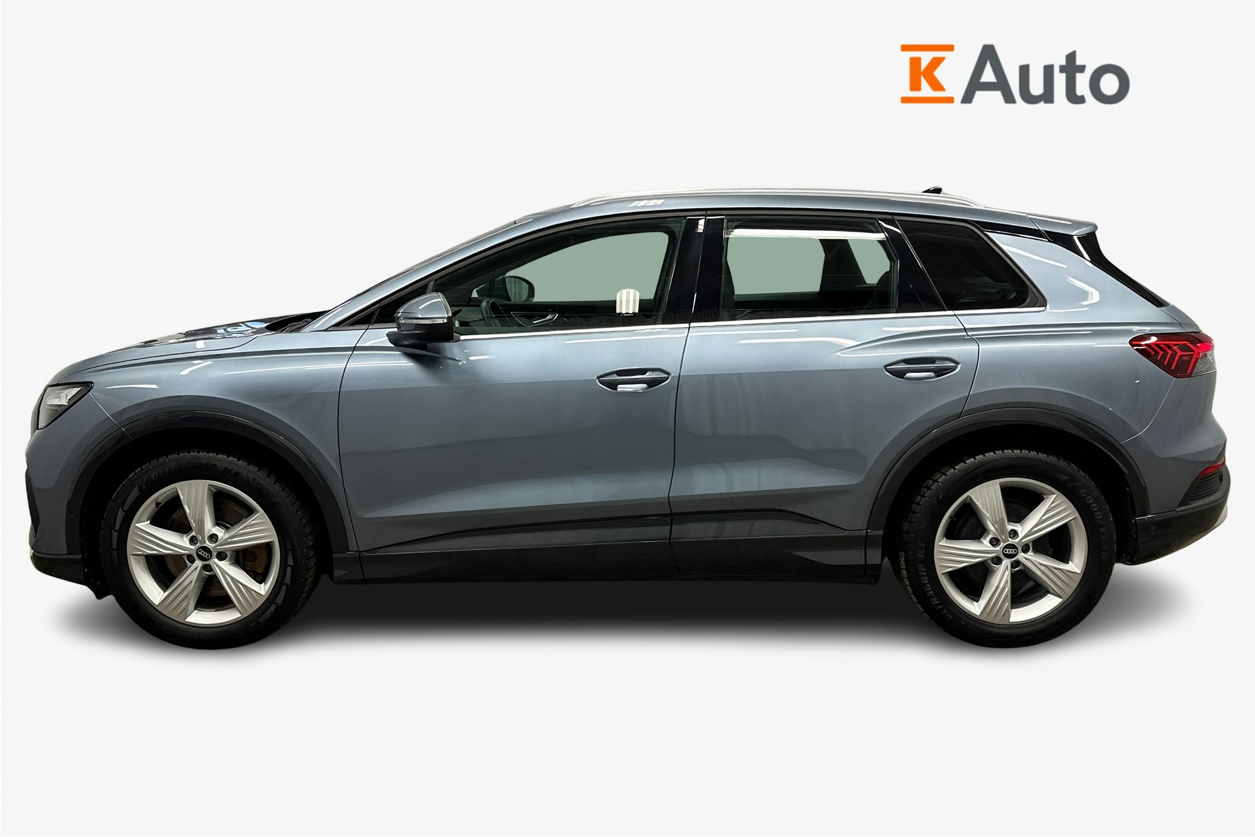 sininen Audi Q4 e-tron 2023 kuva 6.