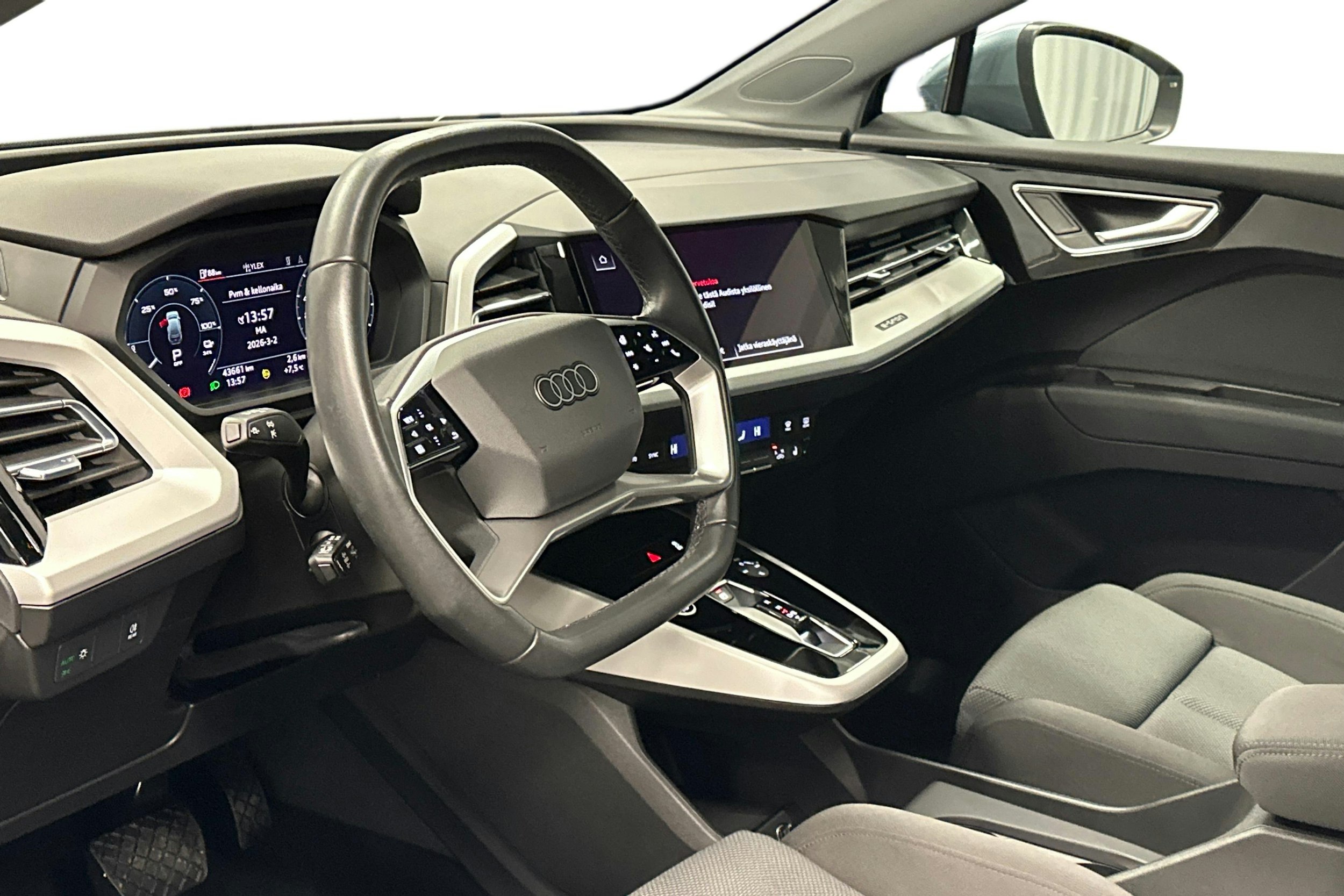 sininen Audi Q4 e-tron 2023 kuva 7.