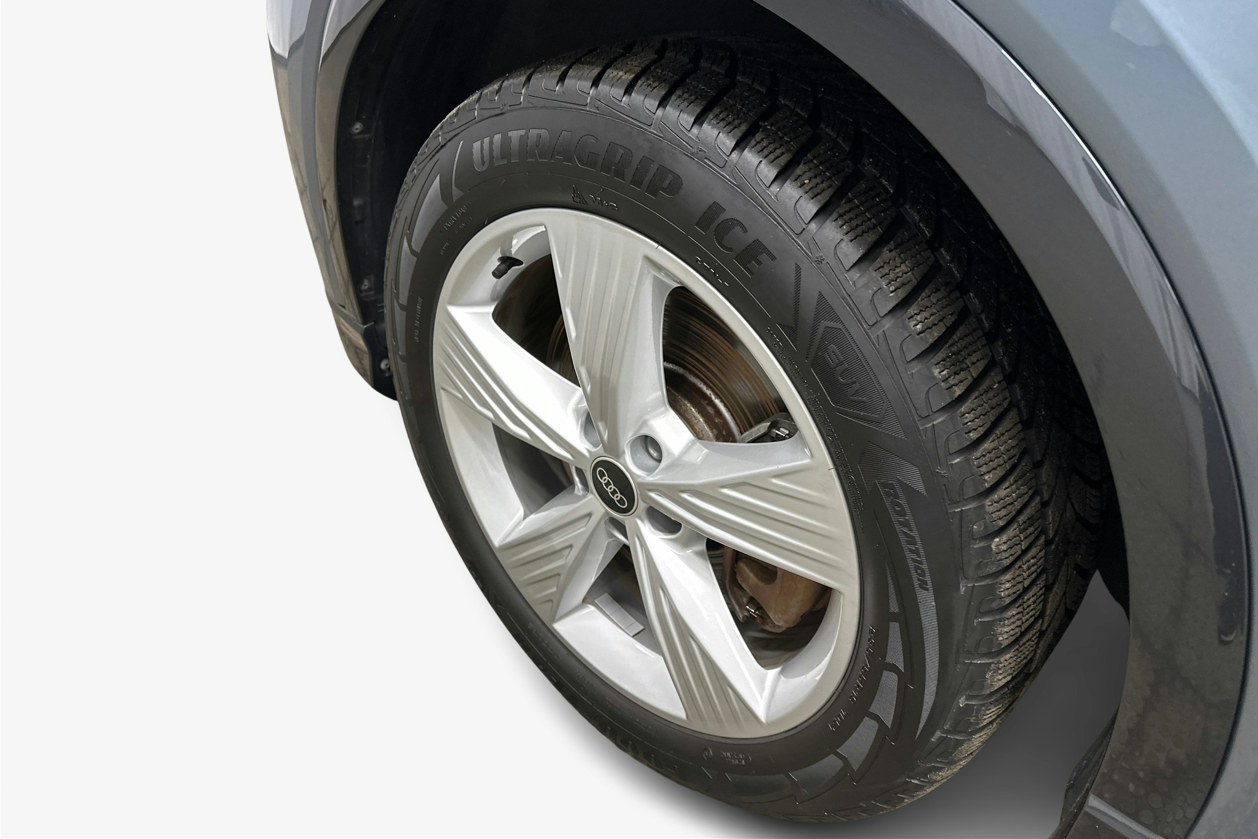 sininen Audi Q4 e-tron 2023 kuva 11.