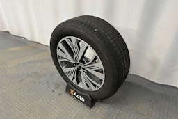 sininen Audi Q4 e-tron 2023 kuva 13.