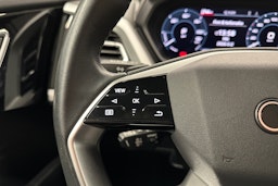 sininen Audi Q4 e-tron 2023 kuva 14.