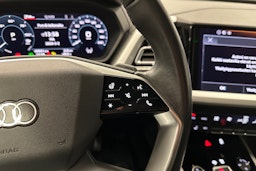 sininen Audi Q4 e-tron 2023 kuva 15.