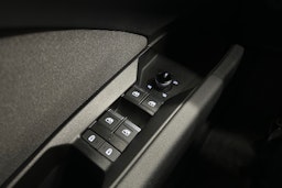 sininen Audi Q4 e-tron 2023 kuva 17.