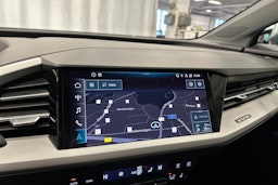 sininen Audi Q4 e-tron 2023 kuva 20.