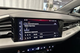 sininen Audi Q4 e-tron 2023 kuva 21.