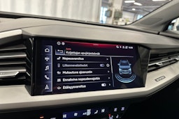 sininen Audi Q4 e-tron 2023 kuva 22.