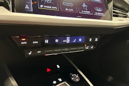 sininen Audi Q4 e-tron 2023 kuva 24.