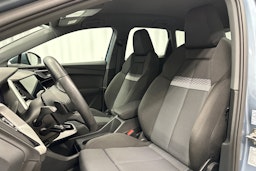 sininen Audi Q4 e-tron 2023 kuva 26.