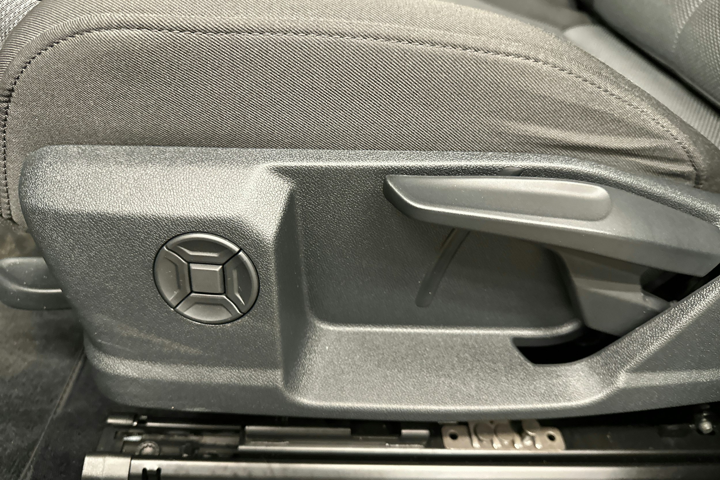 sininen Audi Q4 e-tron 2023 kuva 27.