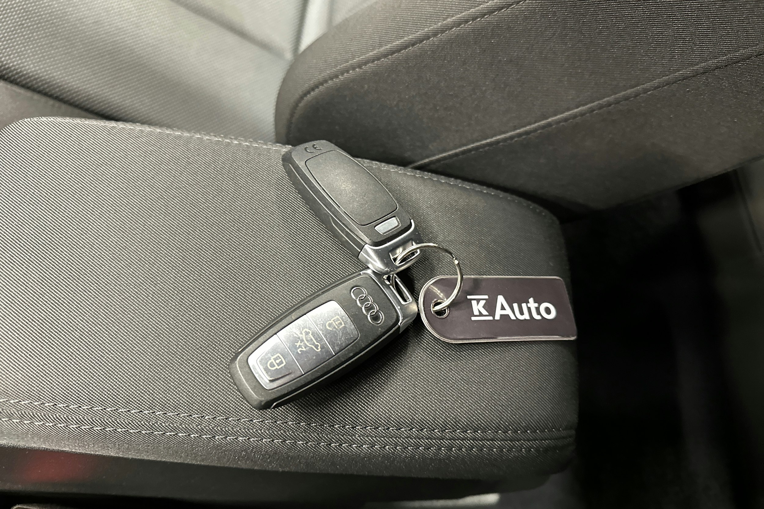 sininen Audi Q4 e-tron 2023 kuva 30.