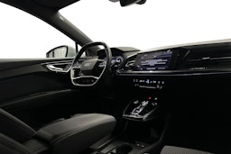 valkoinen Audi Q4 e-tron 2023 kuva 9.