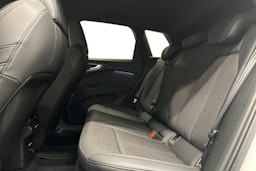 valkoinen Audi Q4 e-tron 2023 kuva 10.