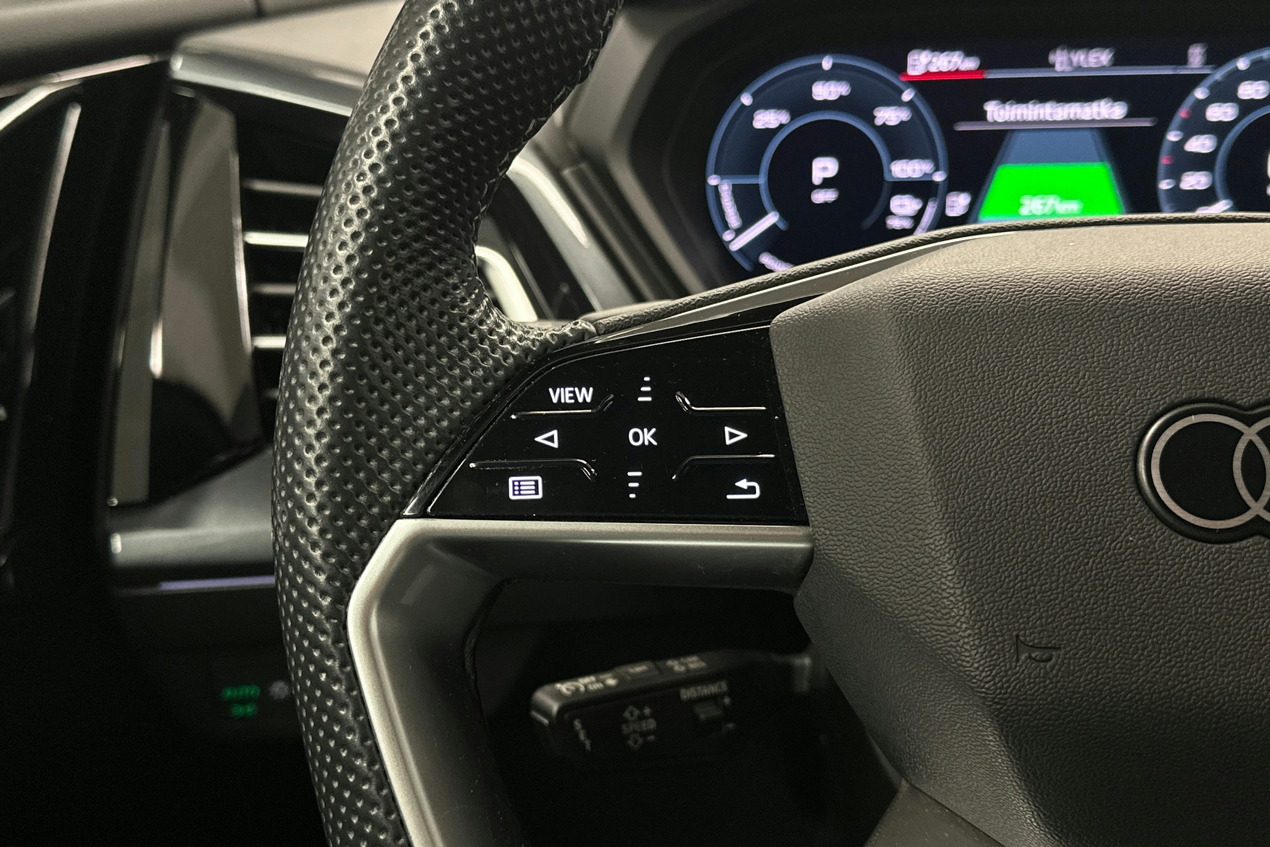 valkoinen Audi Q4 e-tron 2023 kuva 14.