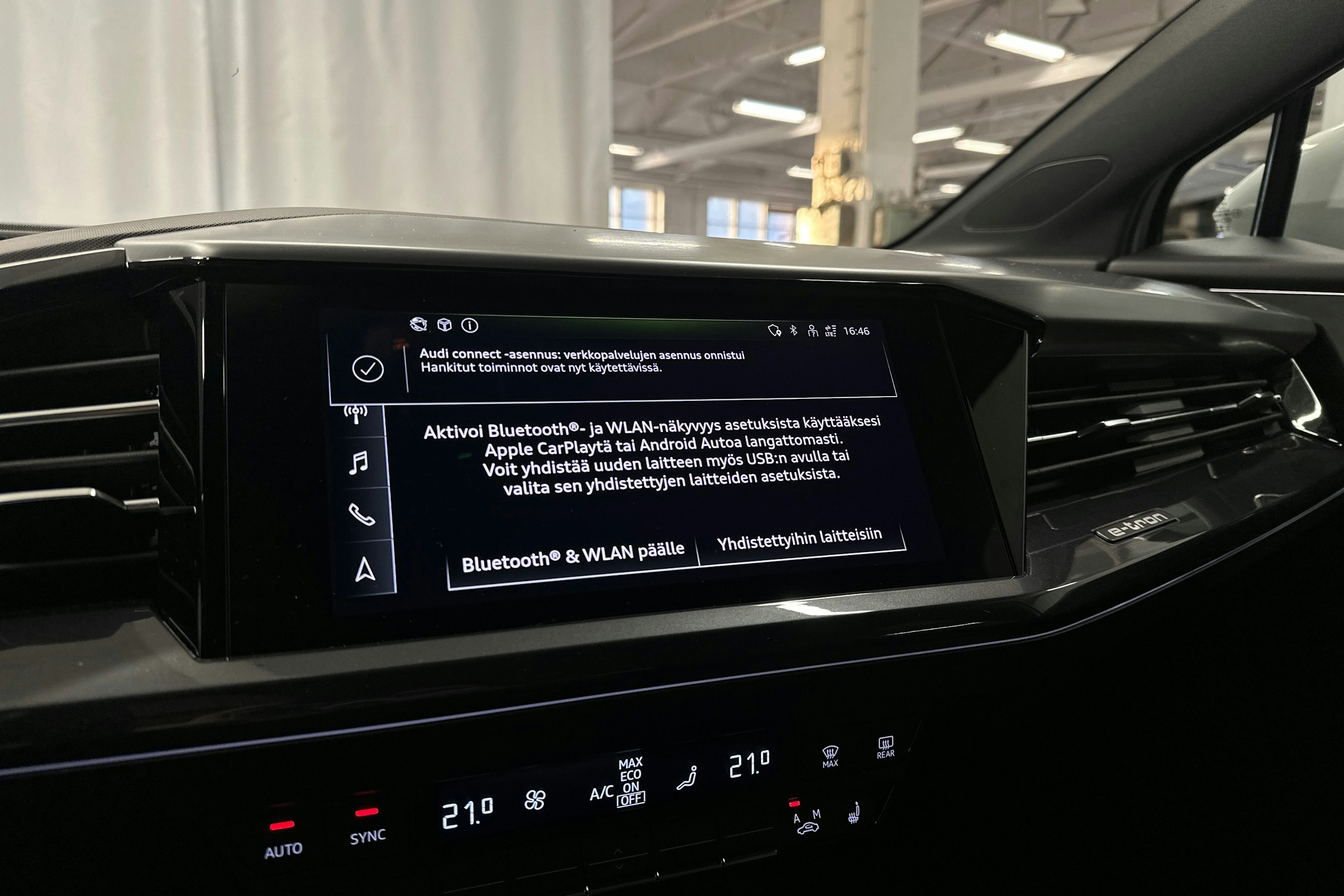 valkoinen Audi Q4 e-tron 2023 kuva 17.