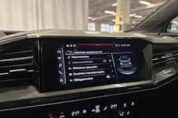 valkoinen Audi Q4 e-tron 2023 kuva 19.