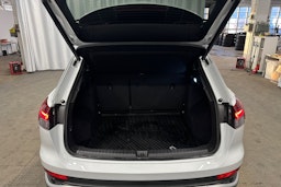 valkoinen Audi Q4 e-tron 2023 kuva 23.
