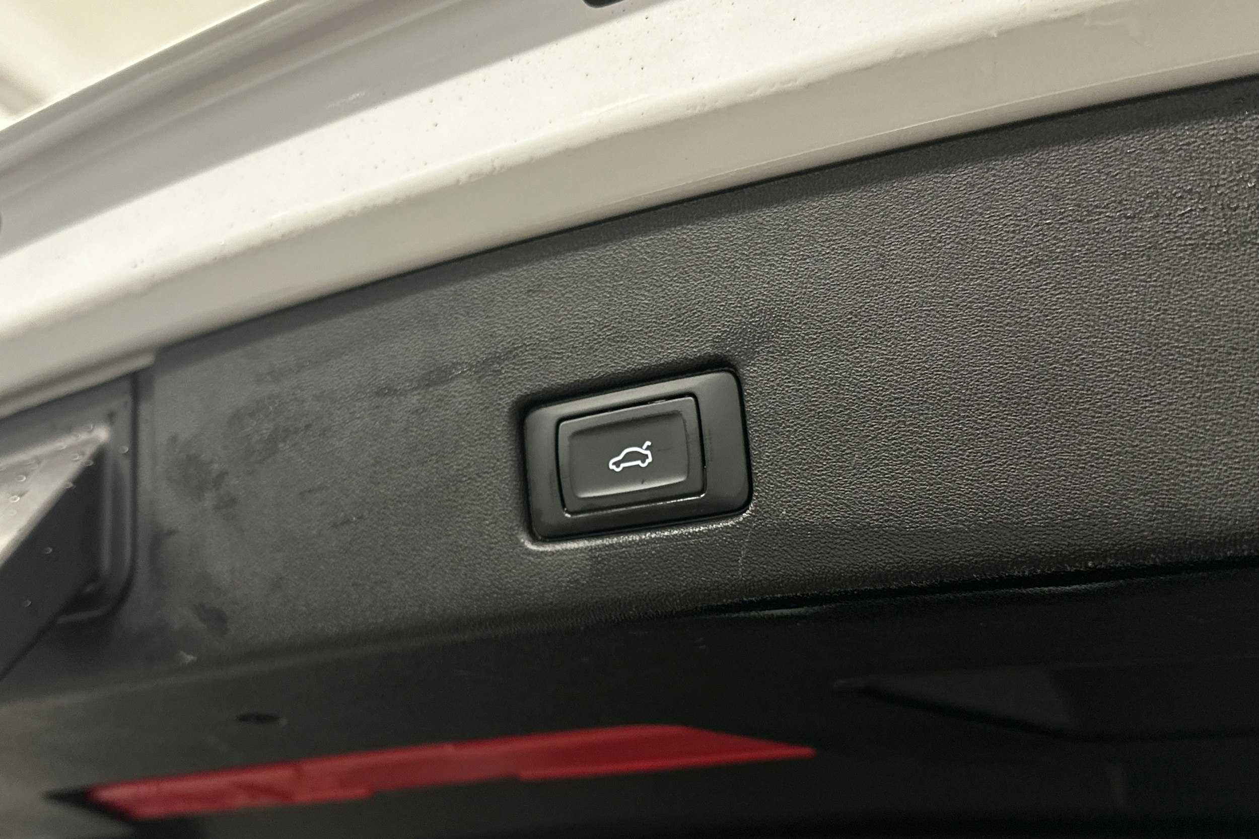 valkoinen Audi Q4 e-tron 2023 kuva 24.