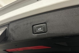 valkoinen Audi Q4 e-tron 2023 kuva 24.