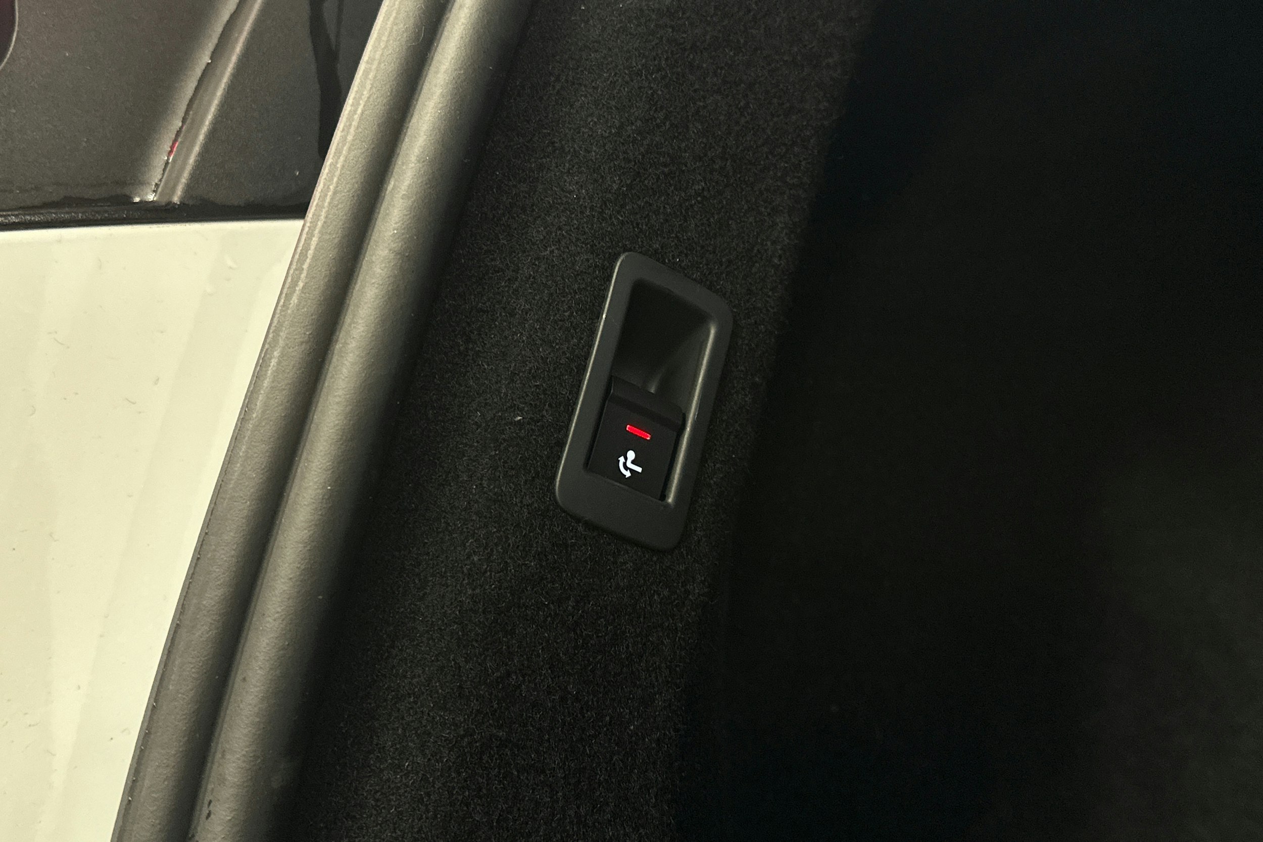 valkoinen Audi Q4 e-tron 2023 kuva 25.