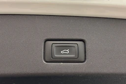 valkoinen Audi Q4 e-tron 2023 kuva 27.