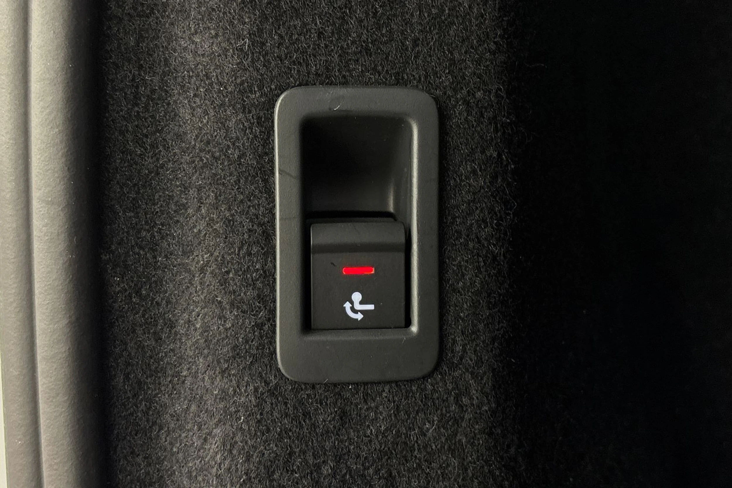 valkoinen Audi Q4 e-tron 2023 kuva 28.