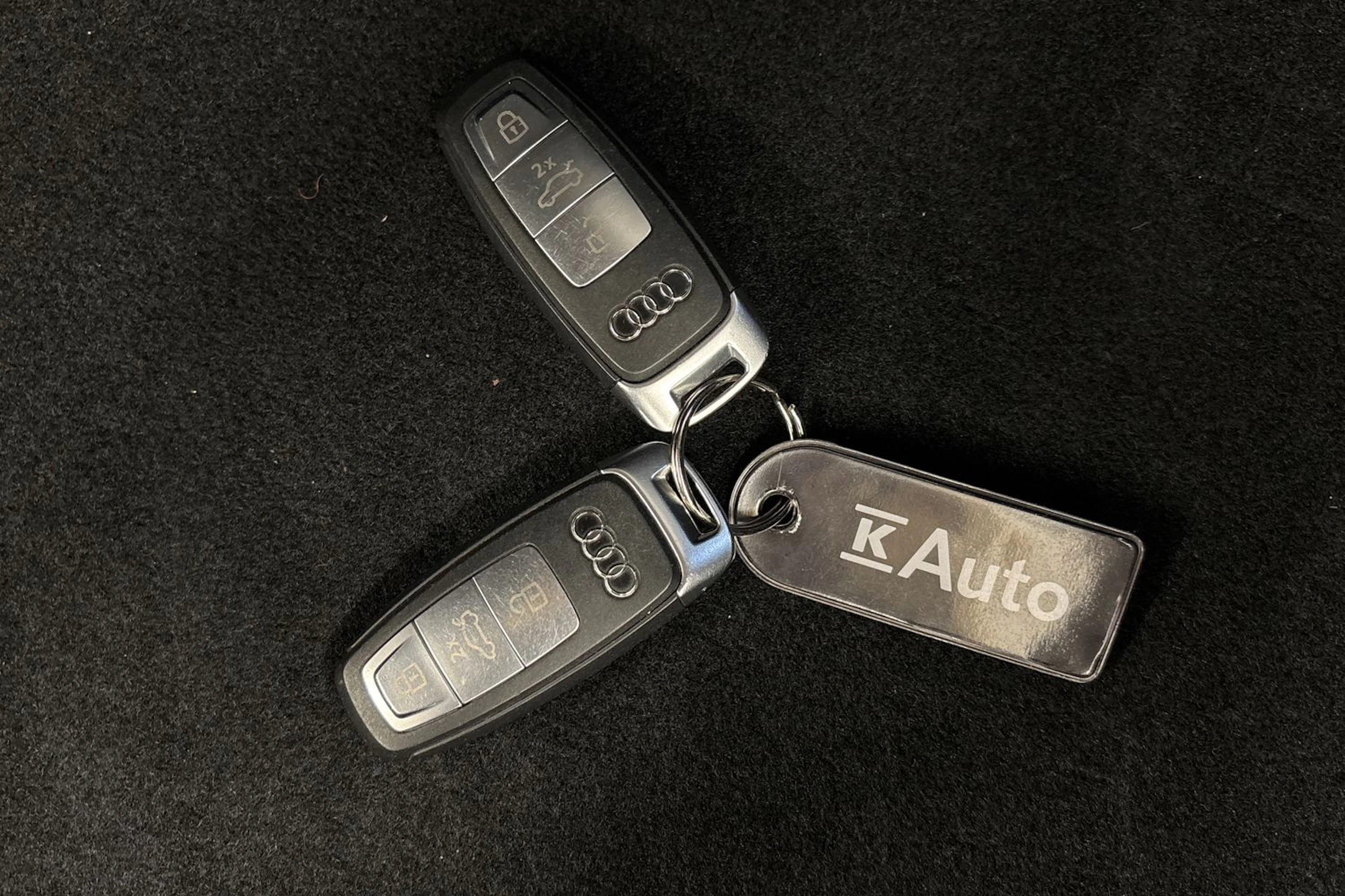 valkoinen Audi Q4 e-tron 2023 kuva 29.