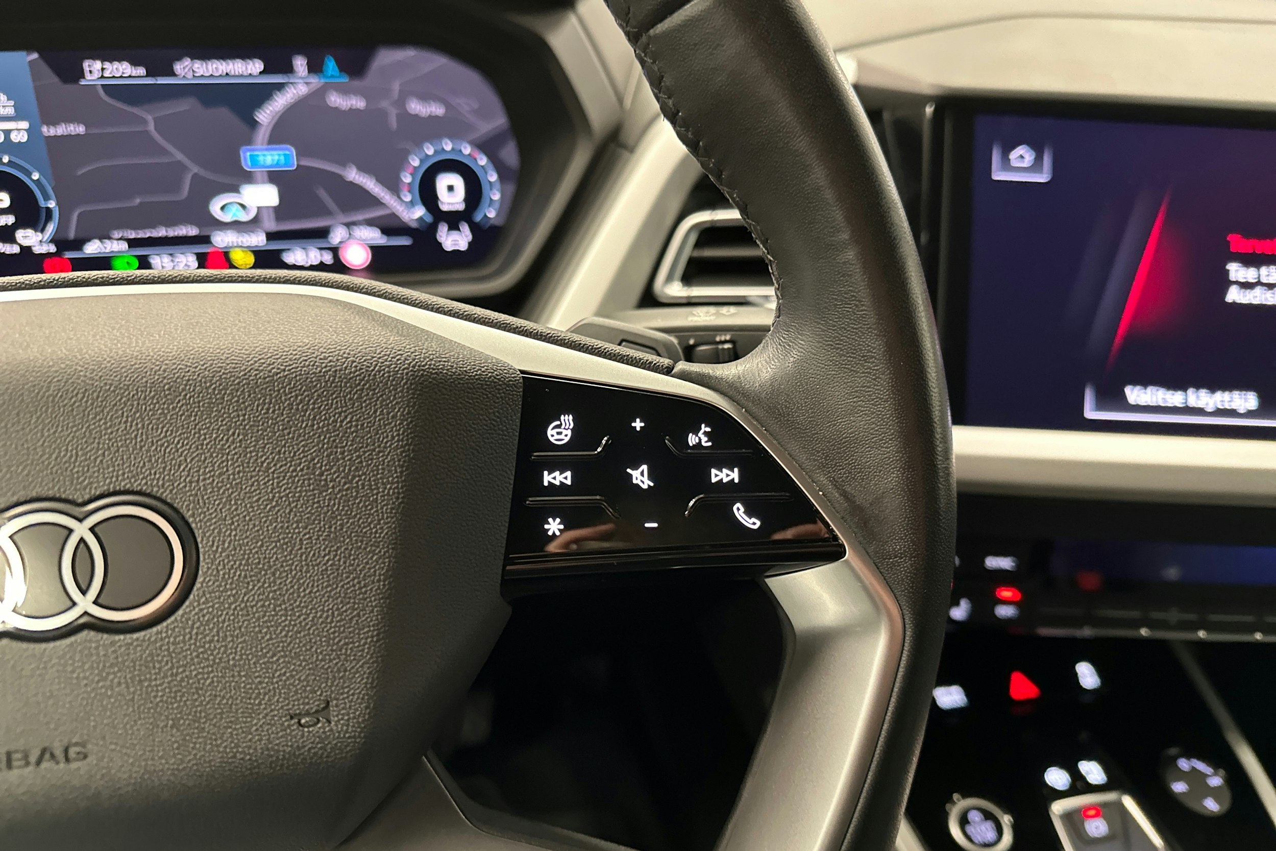 harmaa Audi Q4 e-tron 2023 kuva 15.