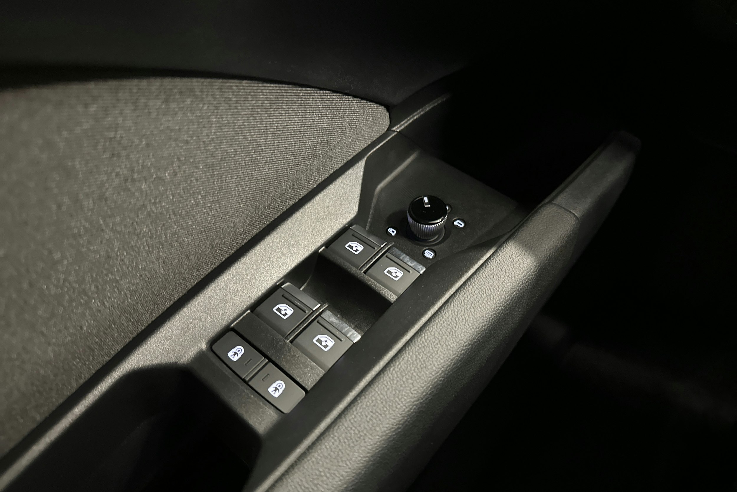 harmaa Audi Q4 e-tron 2023 kuva 18.