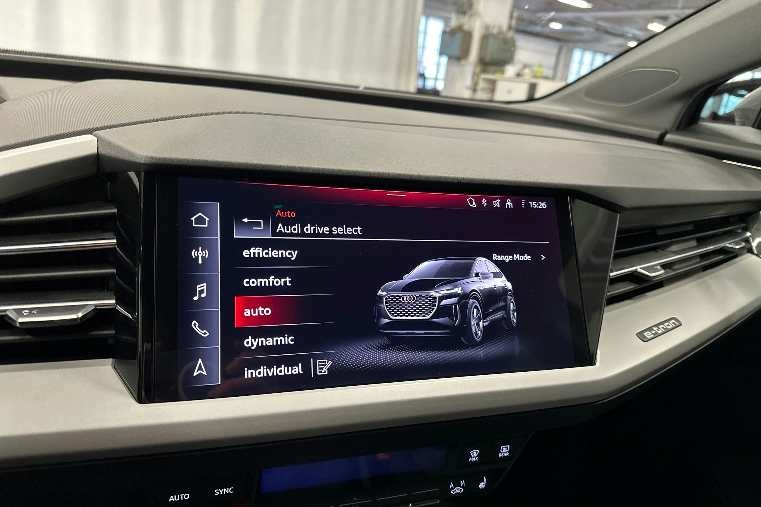 harmaa Audi Q4 e-tron 2023 kuva 21.