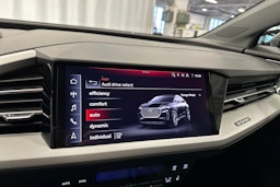 harmaa Audi Q4 e-tron 2023 kuva 21.