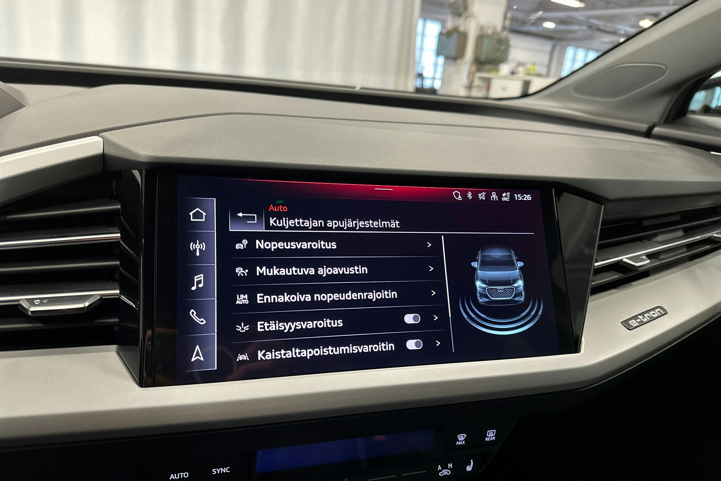 harmaa Audi Q4 e-tron 2023 kuva 23.